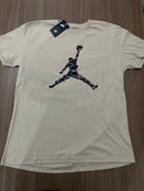 Camiseta casual masculina inspirada na linha Jordan da Nike.